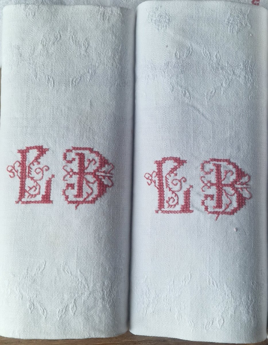 SERVICE DE TABLE - NAPPE + 12 SERVIETTES - DECOR BLANC ET ROUGE - MONOGRAMME ROUGE-photo-2