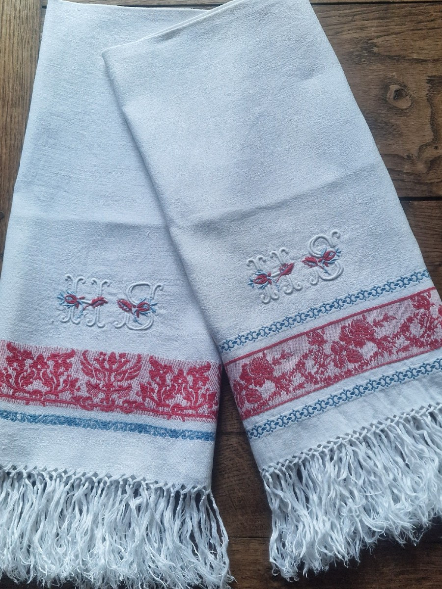 Jacquard Towel + Matching Guest Towel - Red And Blue