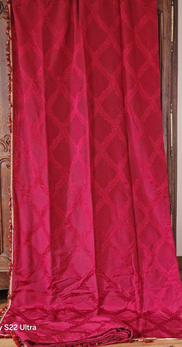 Pair Of Silk Curtains - Red Tone-on-tone Motis - 1900
