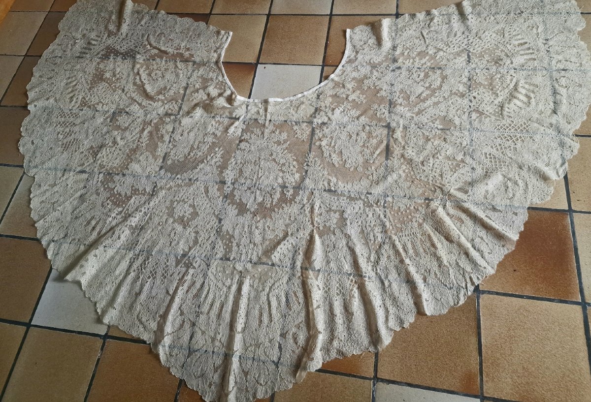 CAPE DENTELLE FUSEAUX BRUXELLES - XIXème - PREVOIR RESTAURATIONS
