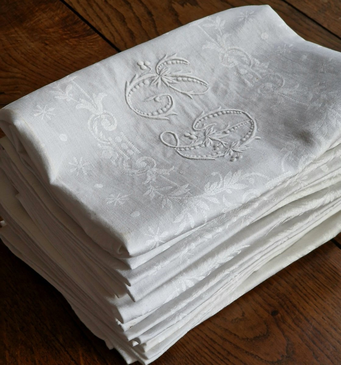 ENSEMBLE DE 14 SERVIETTES DE TABLE - XIXème VERS 1870/80 - DAMASSE DE FIL - GDES  DIMENSIONS