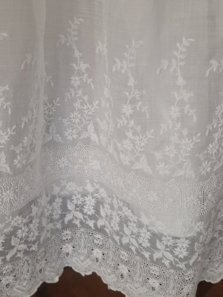 ROBE DE BAPTEME - LINON REBRODE - ENCOLURE BATEAU - FIN XIXème -BLANCHE-photo-2