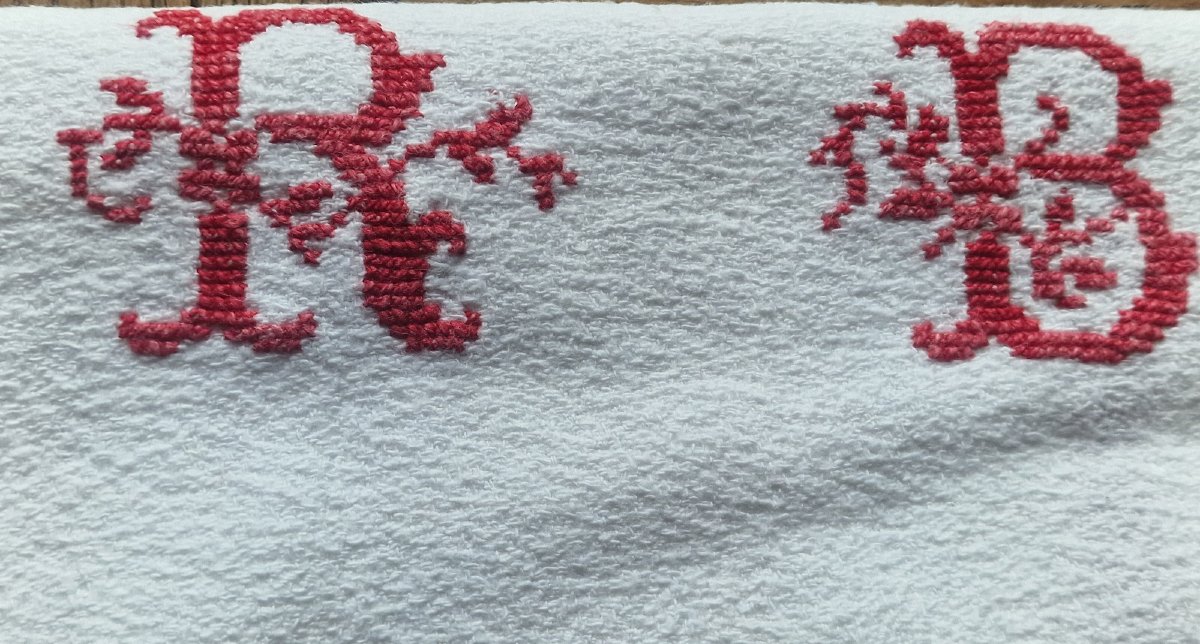 CINQ SERVIETTES DE TOILETTE JAQUARD - MONOGRAMME ET LITEAUX ROUGES-photo-4