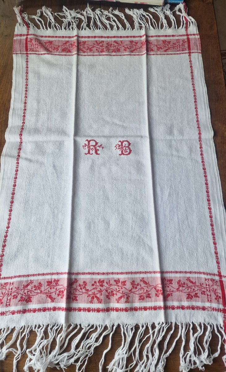 CINQ SERVIETTES DE TOILETTE JAQUARD - MONOGRAMME ET LITEAUX ROUGES