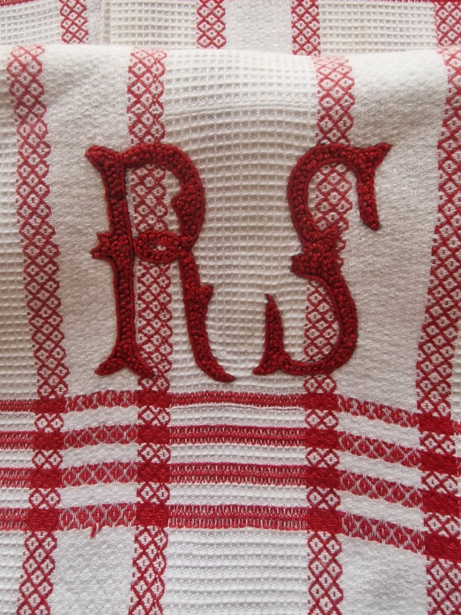 ENSEMBLE DE SEPT SERVIETTES DE TOILETTE - ROUGES - MONOGRAMME "RS" - BRODERIE MAIN-photo-2