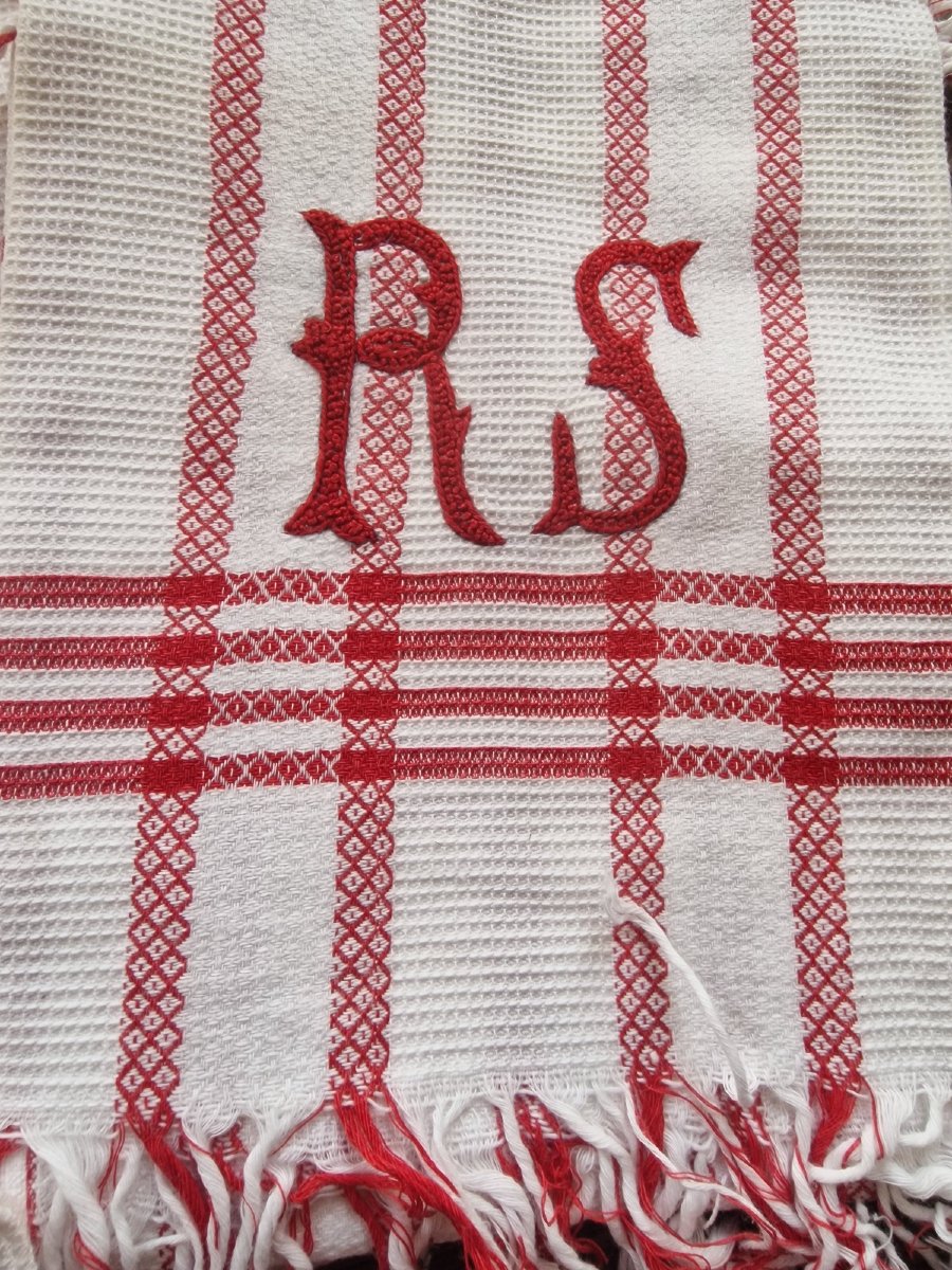ENSEMBLE DE SEPT SERVIETTES DE TOILETTE - ROUGES - MONOGRAMME "RS" - BRODERIE MAIN-photo-3