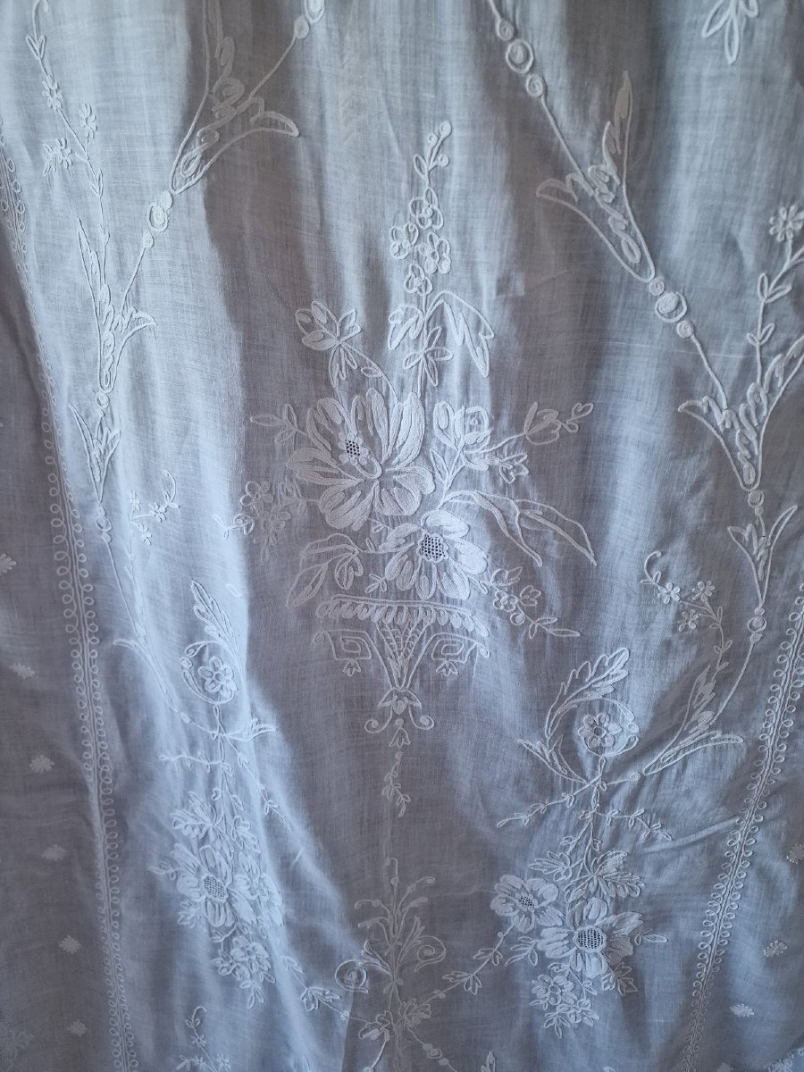 RIDEAU BRODERIE CORNELY SUR MOUSSELINE DE COTON - FIN XIXème-photo-1