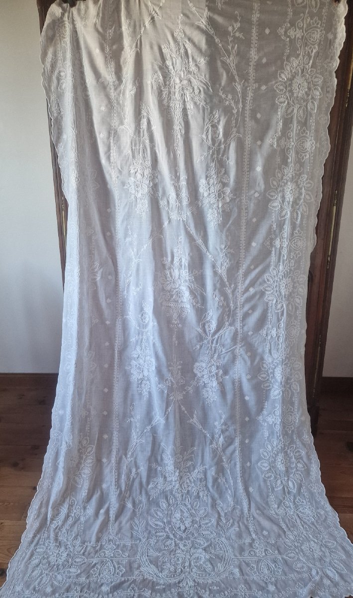 RIDEAU BRODERIE CORNELY SUR MOUSSELINE DE COTON - FIN XIXème