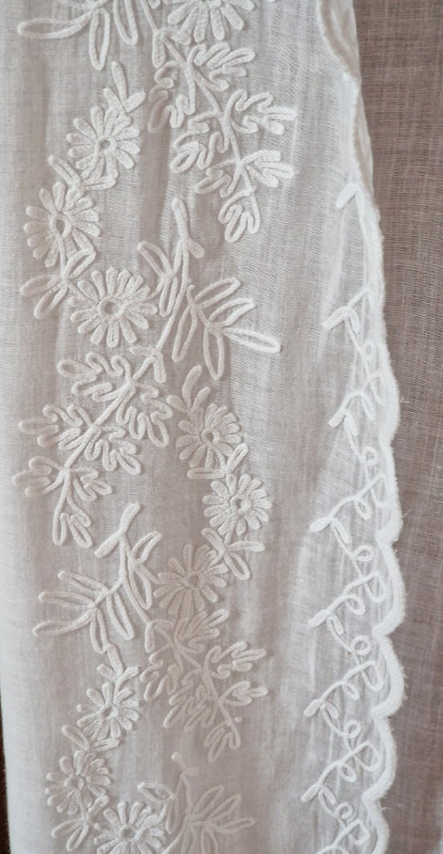 BRODERIE CORNELY POUR CE RIDEAU DE BELLES DIMENSIONS - DEBUT XXème-photo-3
