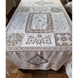 NAPPE NIII EXECUTEE A L MAIN -  BRODERIE ET DENTELLE - BLANCHE