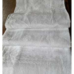NAPPE DAMASSEE DE LIN - DOUBLE MONOGRAMME "F" SOUS COURONNE ROYALE - XIXème