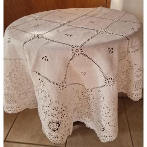 Pedestal Tablecloth - Embroidery - Lace - Inlays