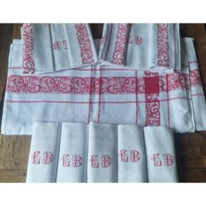 SERVICE DE TABLE - NAPPE + 12 SERVIETTES - DECOR BLANC ET ROUGE - MONOGRAMME ROUGE