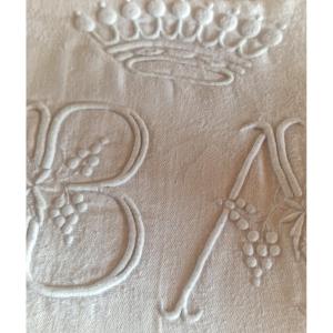 NAPPE DAMASSEE ANCIENNE - DOUBLE MONOGRAMME BA" SOUS COURONNE  - XIXème -GRANDES DIMENSIONS