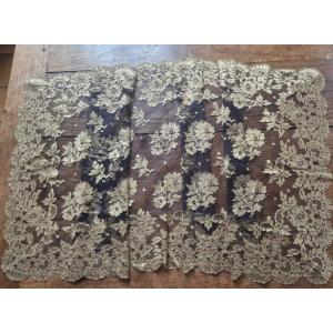 MANTILLE DENTELLE NOIRE ET OR - MOTIFS DE FLEURS