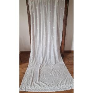 BRODERIE CORNELY POUR CE RIDEAU DE BELLES DIMENSIONS - DEBUT XXème