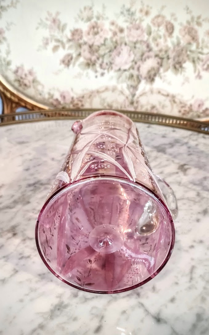 Enameled Glass Pitcher And Orangeade Glasses On A Pink Background-photo-2