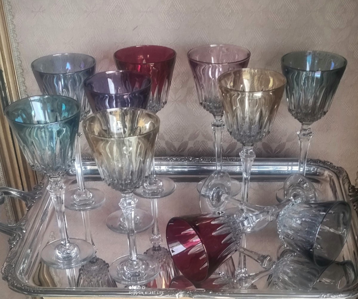 Suite  de  Dix  Verres  à  Vin  de  Couleur -photo-2