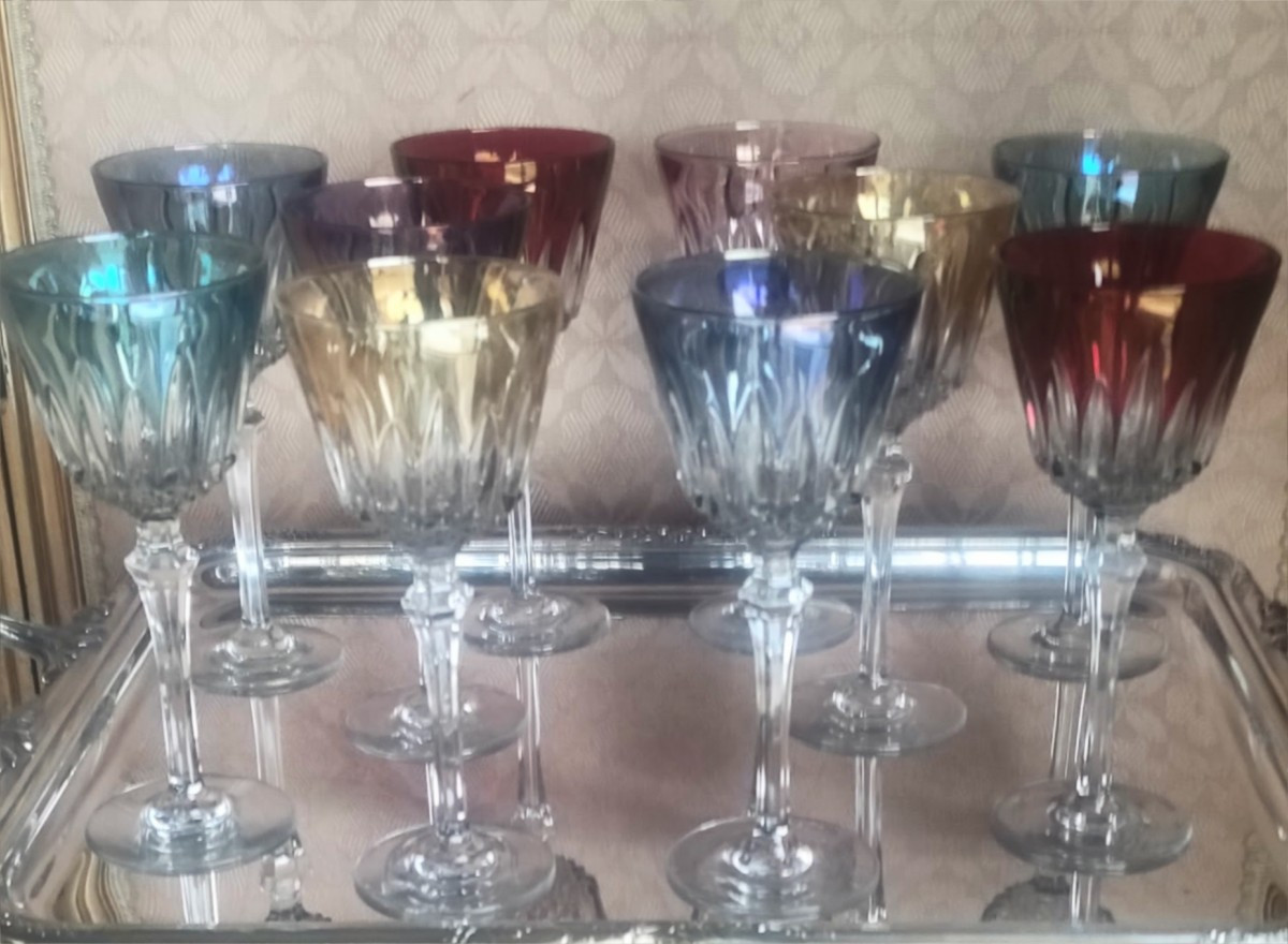 Suite  de  Dix  Verres  à  Vin  de  Couleur 