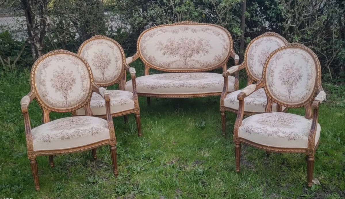 Salon  Bois  Doré  Style  Louis  XVI  Banquette  et  Quatre  Fauteuils 