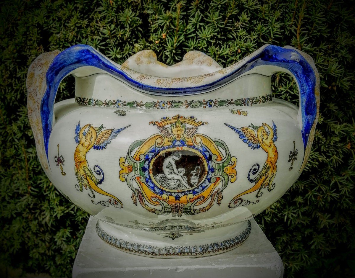 Cache   Pot en  Faïence  de  Gien   XIX ème   décor   Renaissance   Italienne