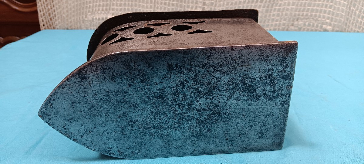 18th Century Iron-photo-4