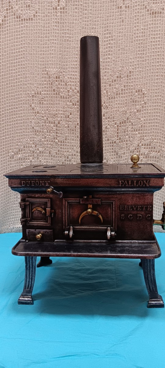 Miniature Cast Iron Stove, Dupont Brand In Fallon - 18th Century