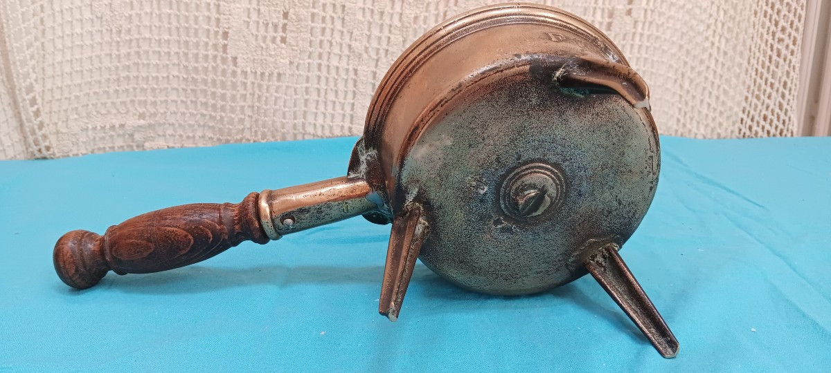 Bronze Apothecary Crucible - 18th Century.-photo-1
