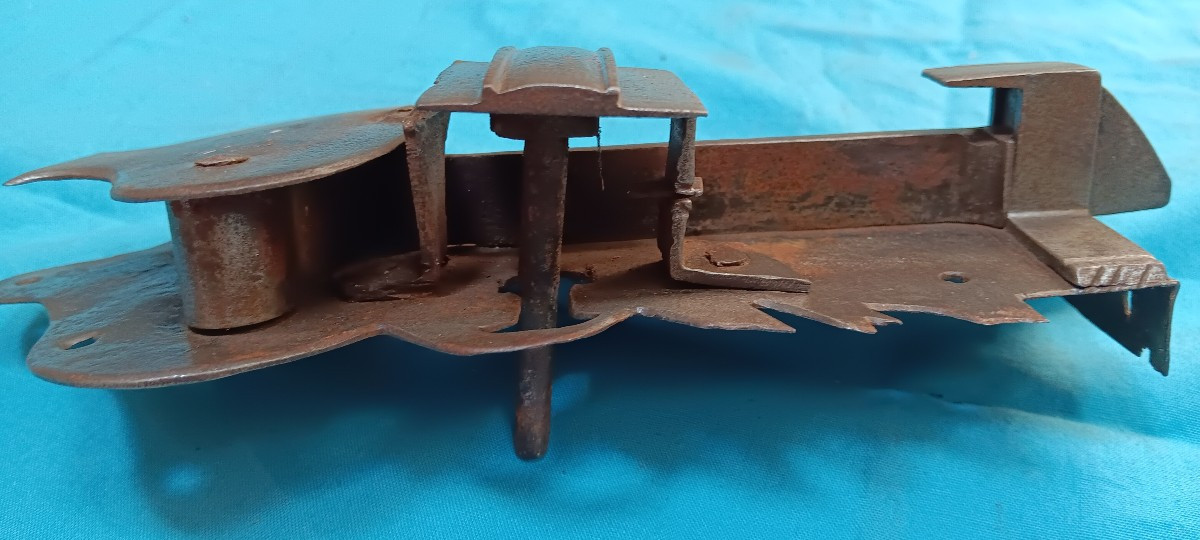 Alsatian Chest Lock - 18th Century.-photo-1