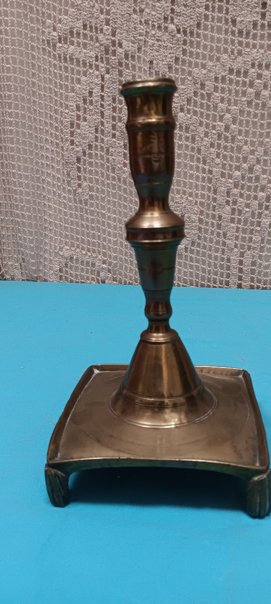 Bougeoir espagnol en bronze début XVIII siècle
