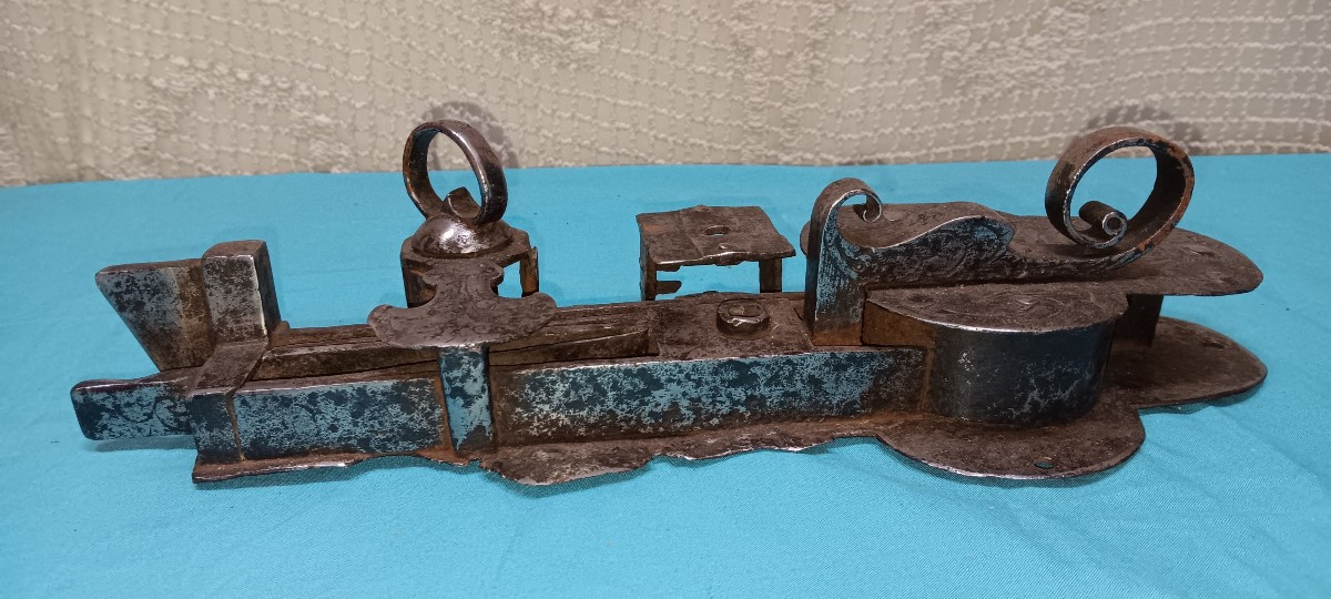 Large Engraved Lock, 17th Century-photo-3