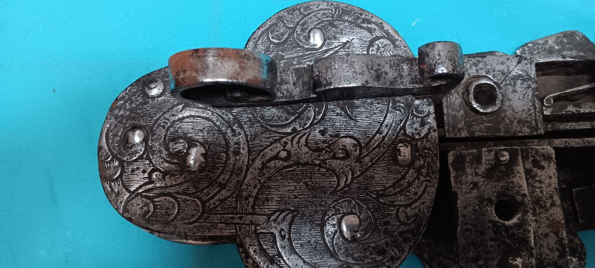 Large Engraved Lock, 17th Century-photo-3