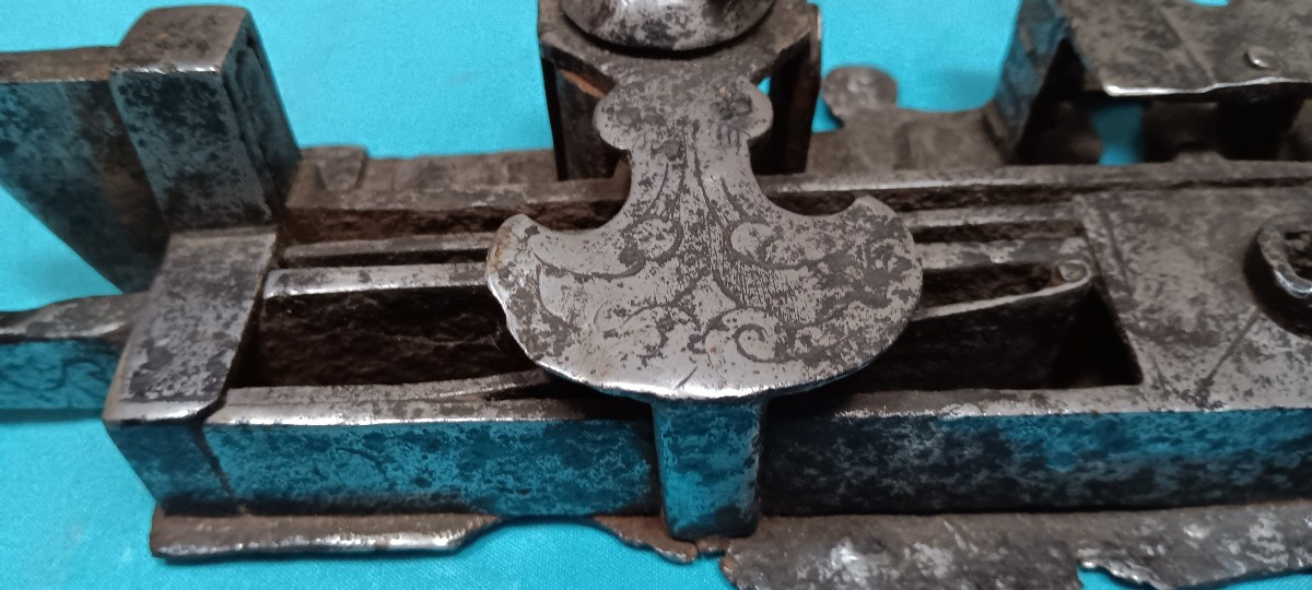 Large Engraved Lock, 17th Century-photo-7