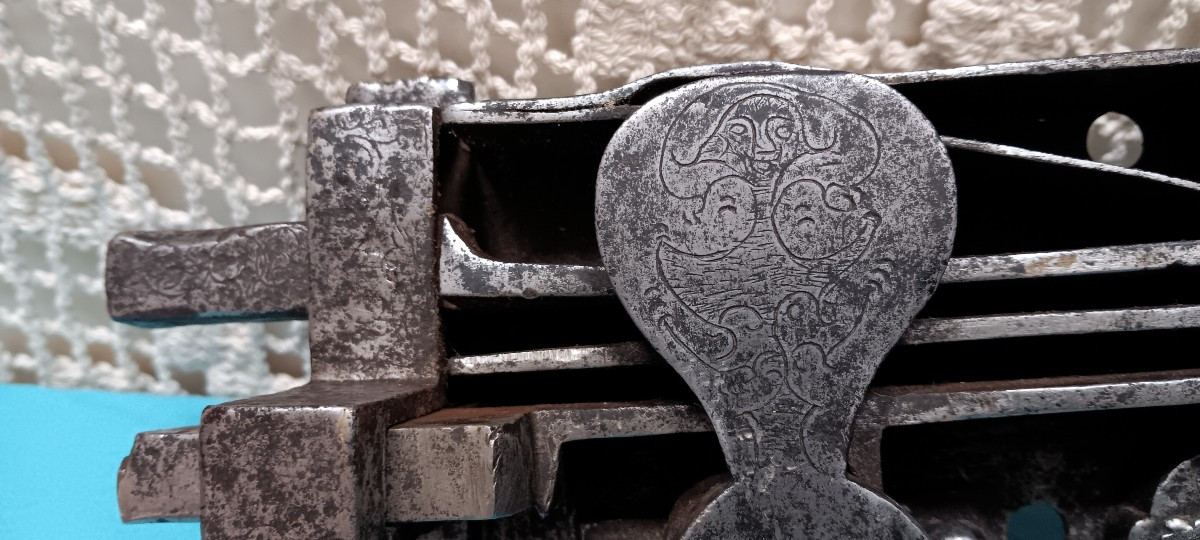 Large Engraved Lock, 17th Century-photo-3