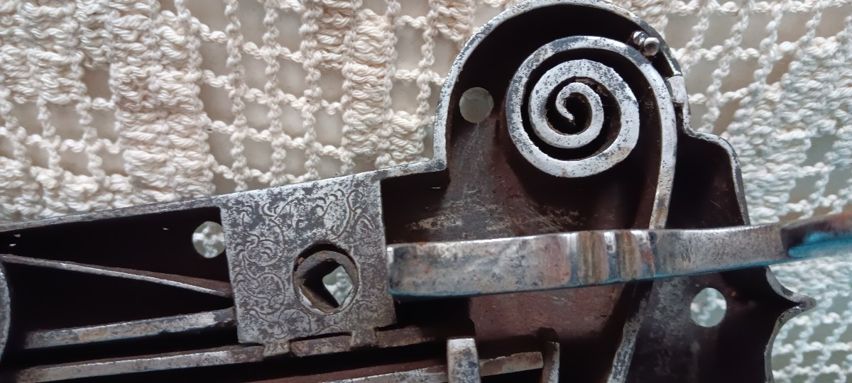 Large Engraved Lock, 17th Century-photo-5