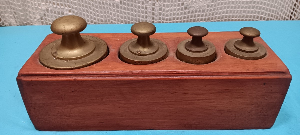 9 Kg Weight Box - Early 20th Century