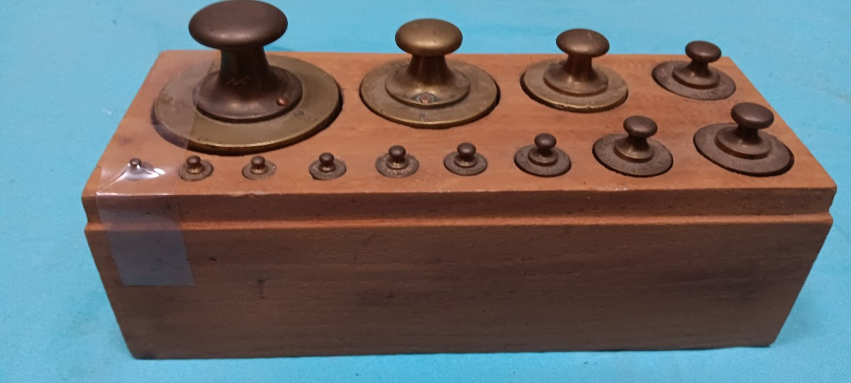 Boite de poids de 2 kg laiton - XIX siècle