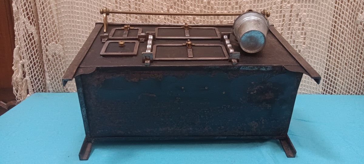 Cuisinière de poupée fin XIX, début XX siècle-photo-1