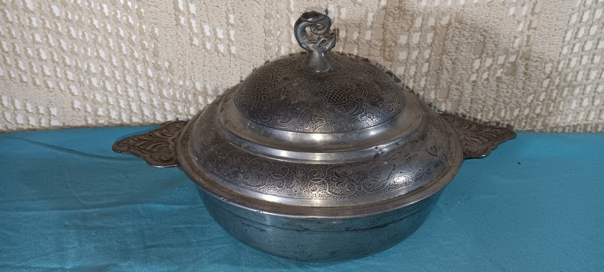 Ecuelle couverte en étain de PARIS? LISIEUX? - XVIII siècle