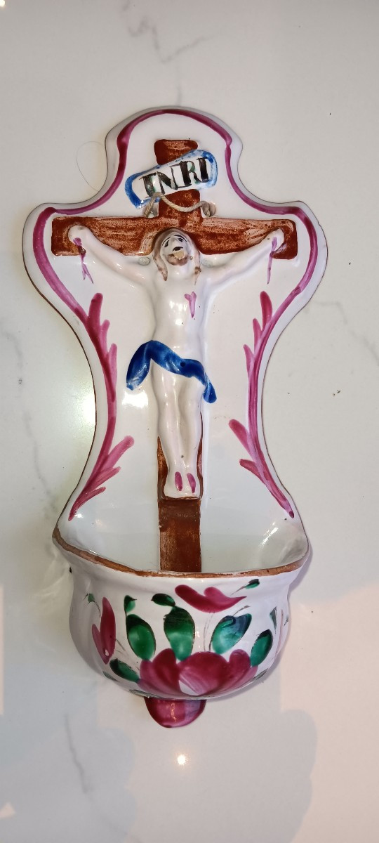 Bénitier en faience de LUNEVILLE