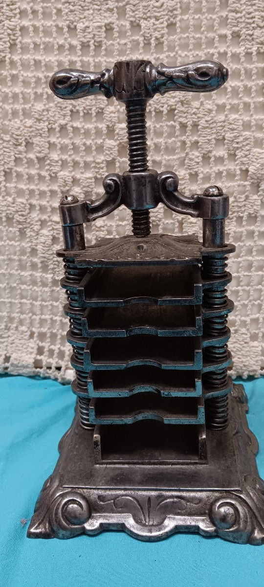 Jouet, presse de relieur du Paradis des Enfants, Rue de Rivoli - Fin XIX, Début XX ème siècle