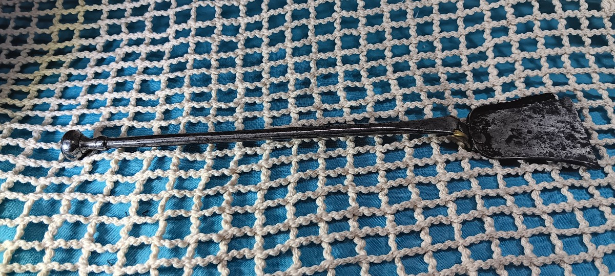 Pelle à couvot fer forgé - XVIII siècle