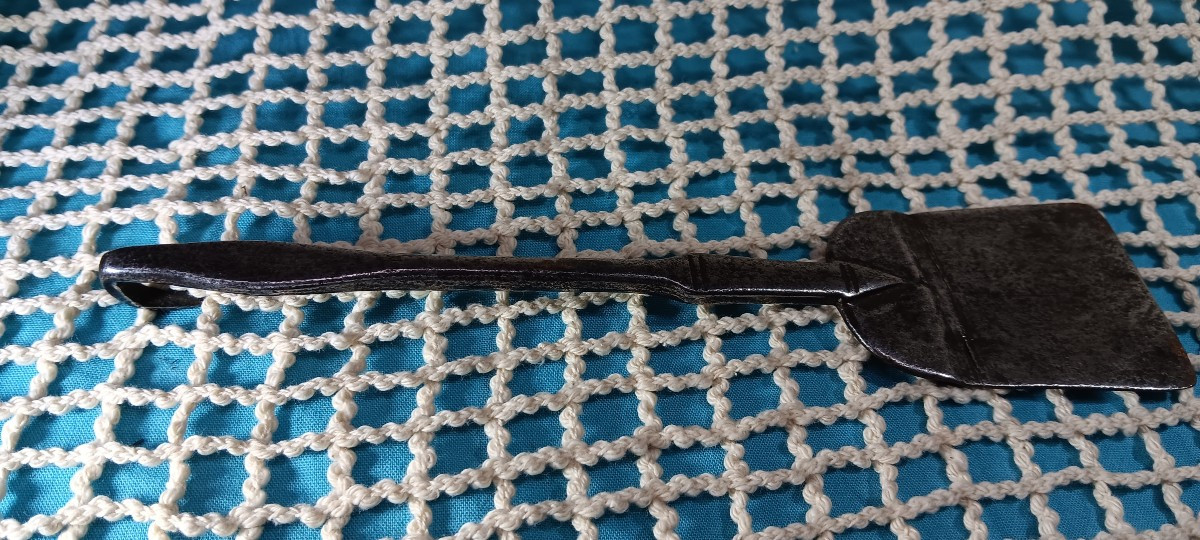 Pelle à couvot fer forgé - XVIII siècle