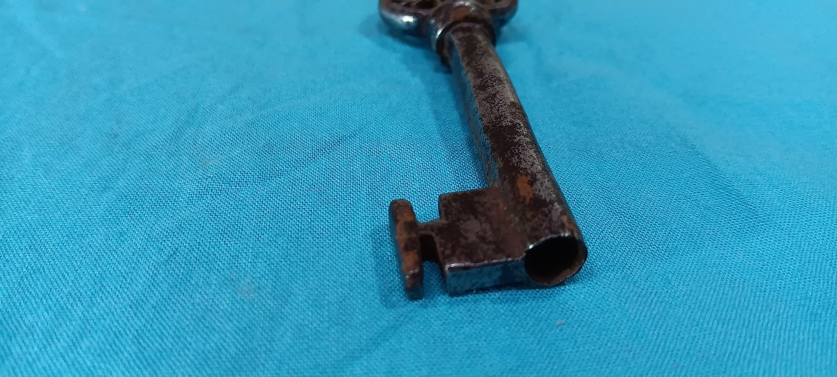 Venetian Key - 17th Century-photo-2