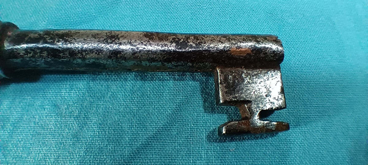 Venetian Key - 17th Century-photo-4