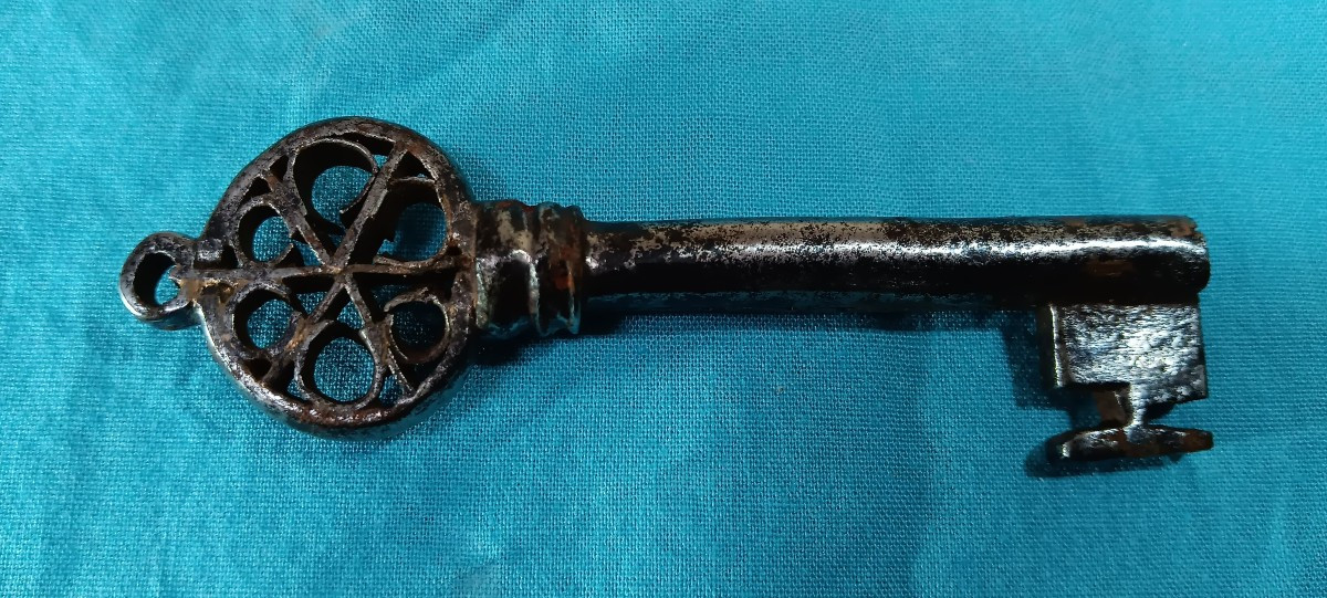 Venetian Key - 17th Century