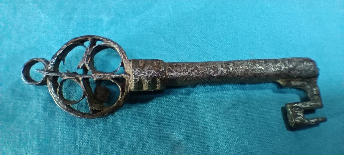 Venetian Key - 17th Century