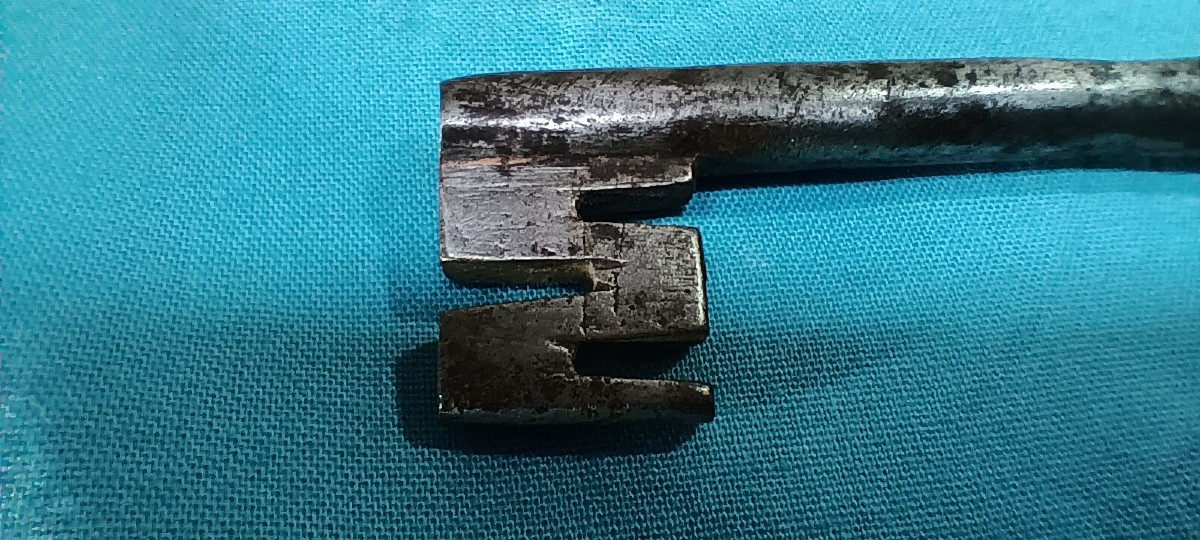 Wrought Iron Key - 18th Century-photo-3