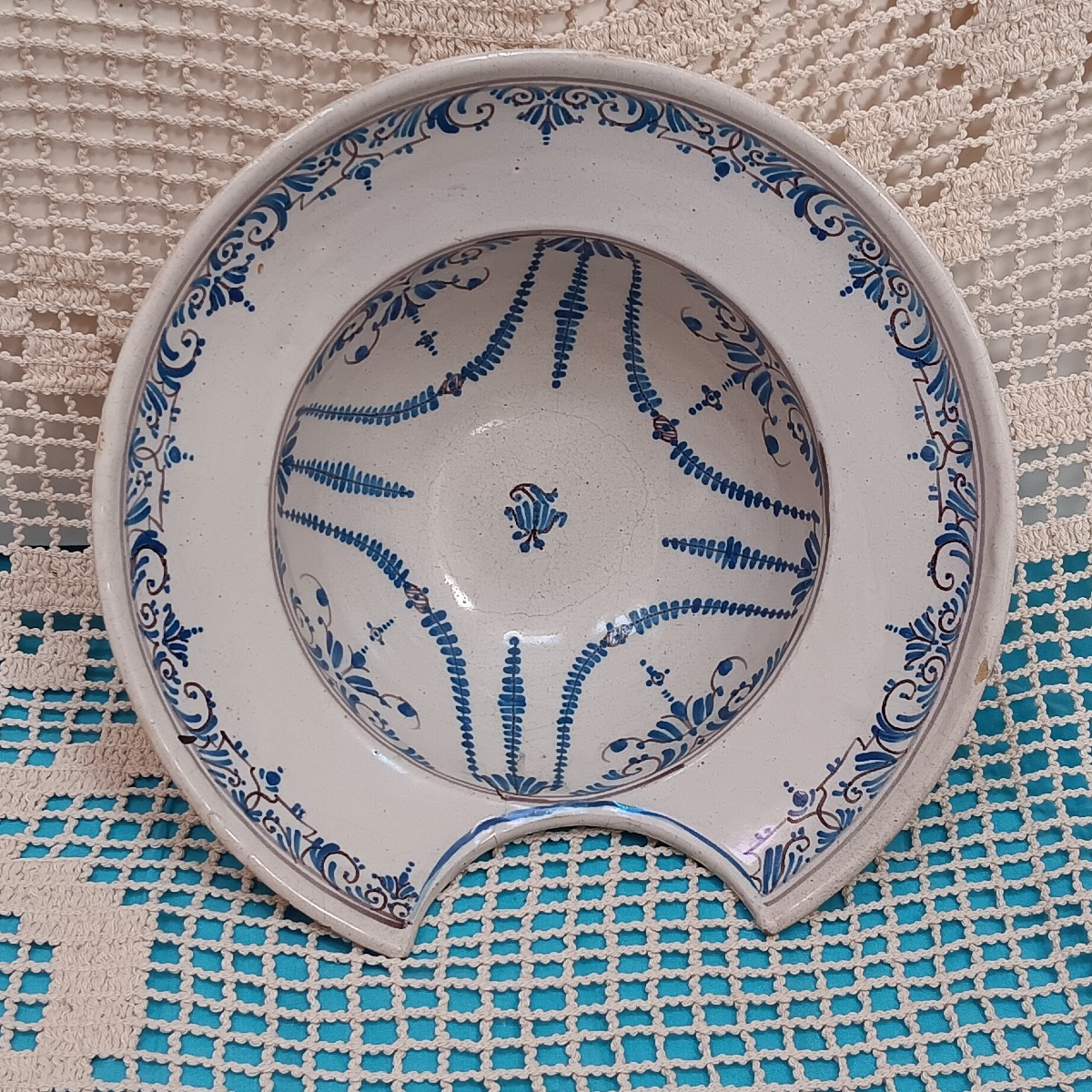 Plat à barbe de LYON - XVIII siècle