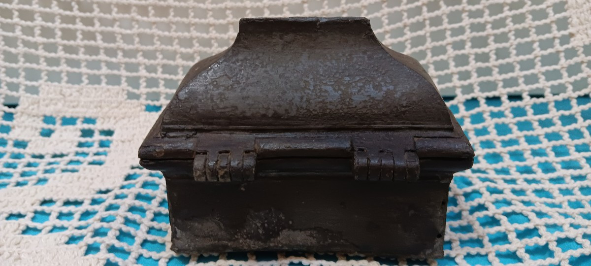 Coffret aux Saintes Huiles en étain - XVII siècle-photo-3